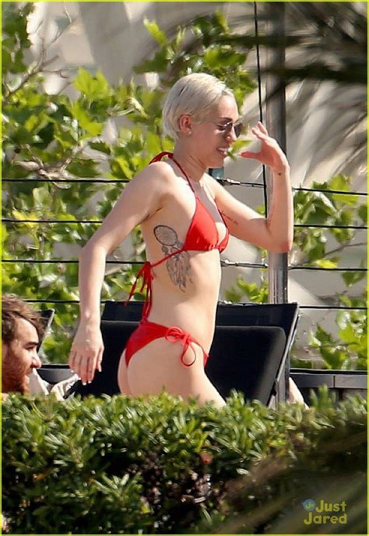 Bikini Miley Cyrus: A Deep Dive into Her Iconic Looks and Influence