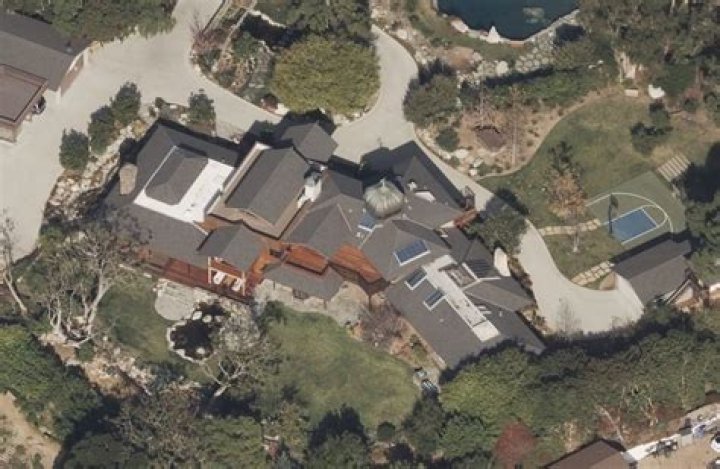 Exploring Bob Dylan's Residence: A Journey Through His Life and Homes