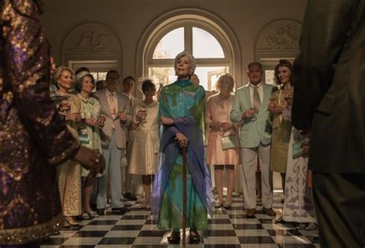 Carol Burnett: A Legendary Comedian and Trailblazer in Entertainment