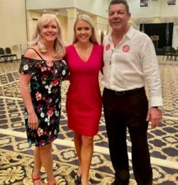 Exploring the Life and Influence of Caroline Leavitt&rsquo;s Father