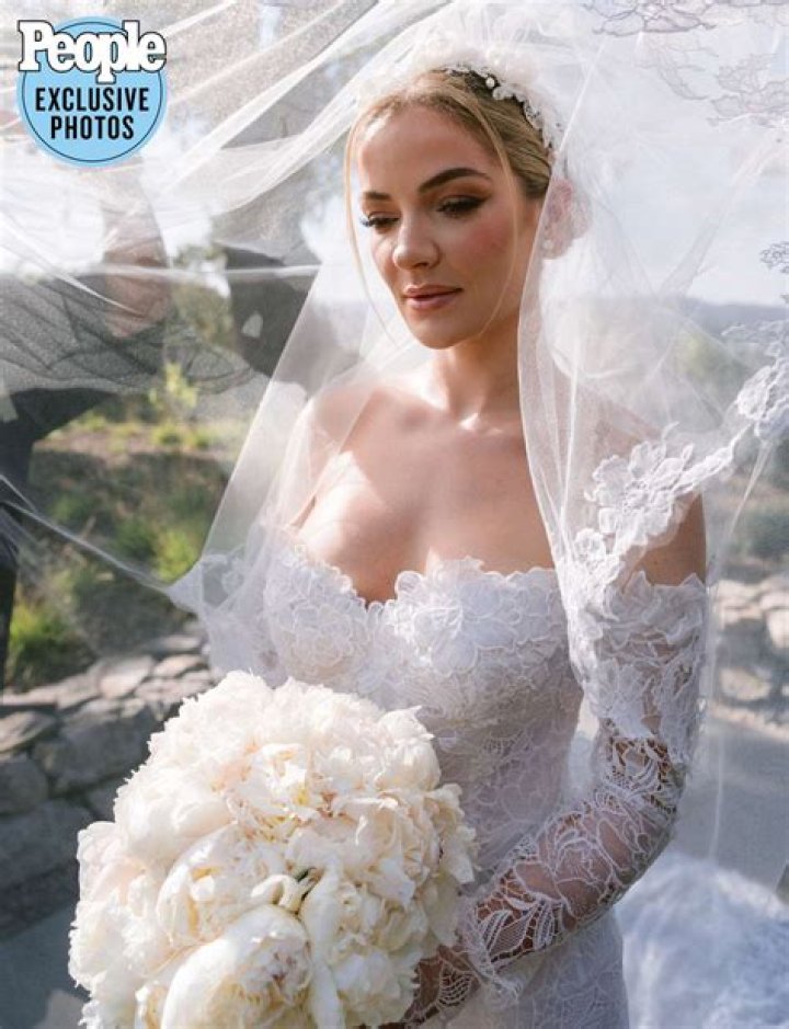 Discovering Chloe de Serigny: A Rising Star in the Digital Age