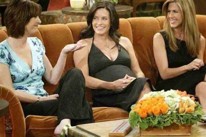 Courtney Cox Pregnant Friends: A Deep Dive into Her Iconic Role and Pregnancy Rumors