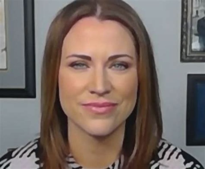 Captivating Eyes of Erin Perrine: A Mesmerizing Gaze