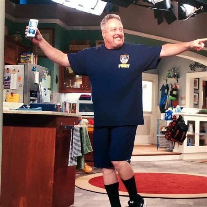 Exploring the Fascinating Details About Gary Valentine Height and More
