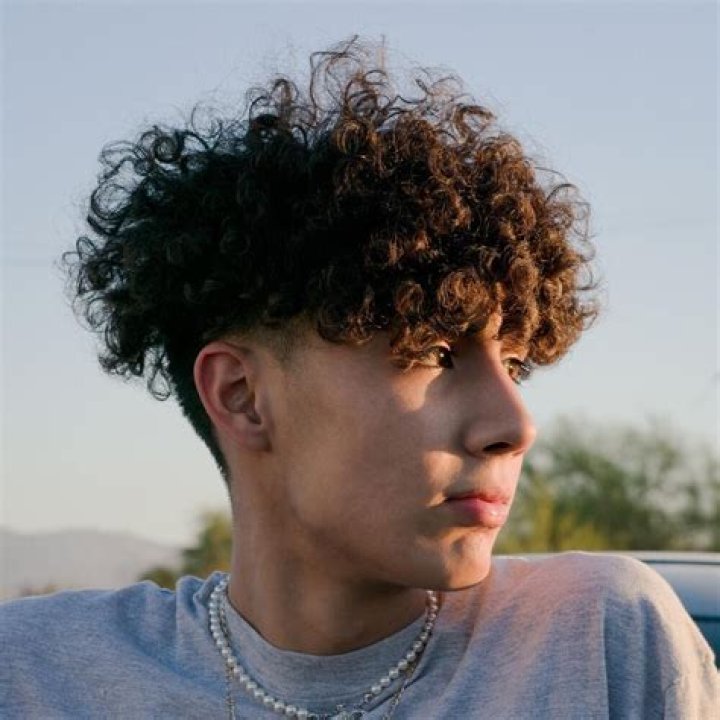 Gracias a Ti Lyrics in English: A Deep Dive into the Meaning and Emotion