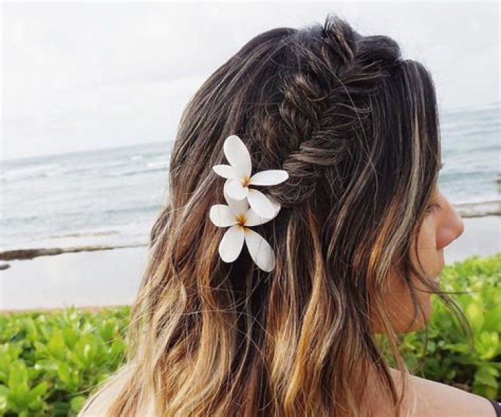 Best Hairstyles for Hawaii: Effortless Looks to Rock Your Tropical Getaway