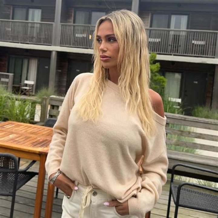 Hallie Batchelder: A Rising Star in the Entertainment Industry