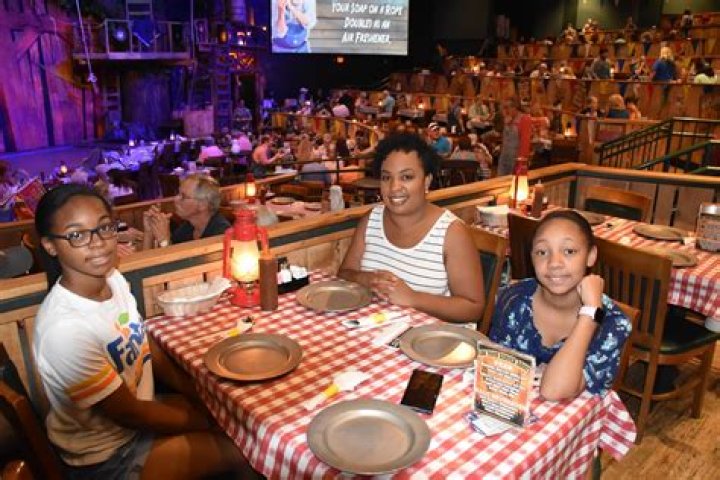 Hatfield &amp; McCoy Dinner Show Pigeon Forge: A Must-Visit Experience for Families and Adventure Seekers