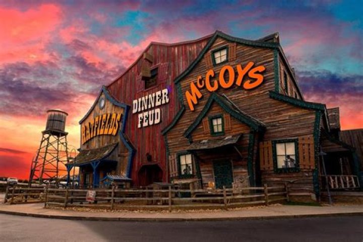 Hatfield &amp; McCoy Dinner Show: A Must-Visit Experience in Pigeon Forge
