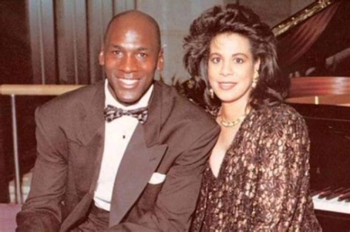 The Love Story of Ray Charles: Uncovering His Multiple Marriages