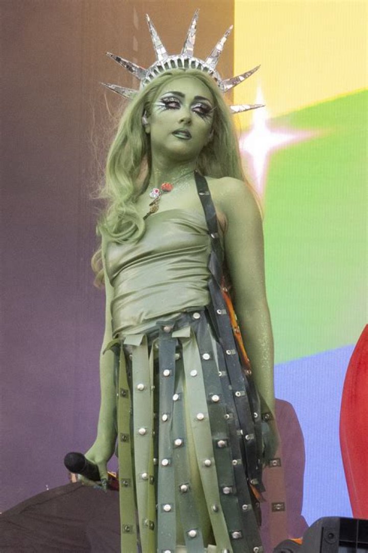 How Tall is Chappell Roan: Unveiling the Singer's Height and Impact