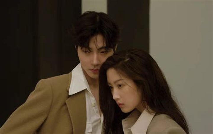 Exploring Hwang In Yeop's Life: Who is His Wife?