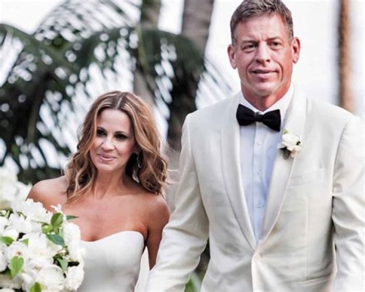 Is Troy Aikman Married? A Deep Dive into the Life of the NFL Legend