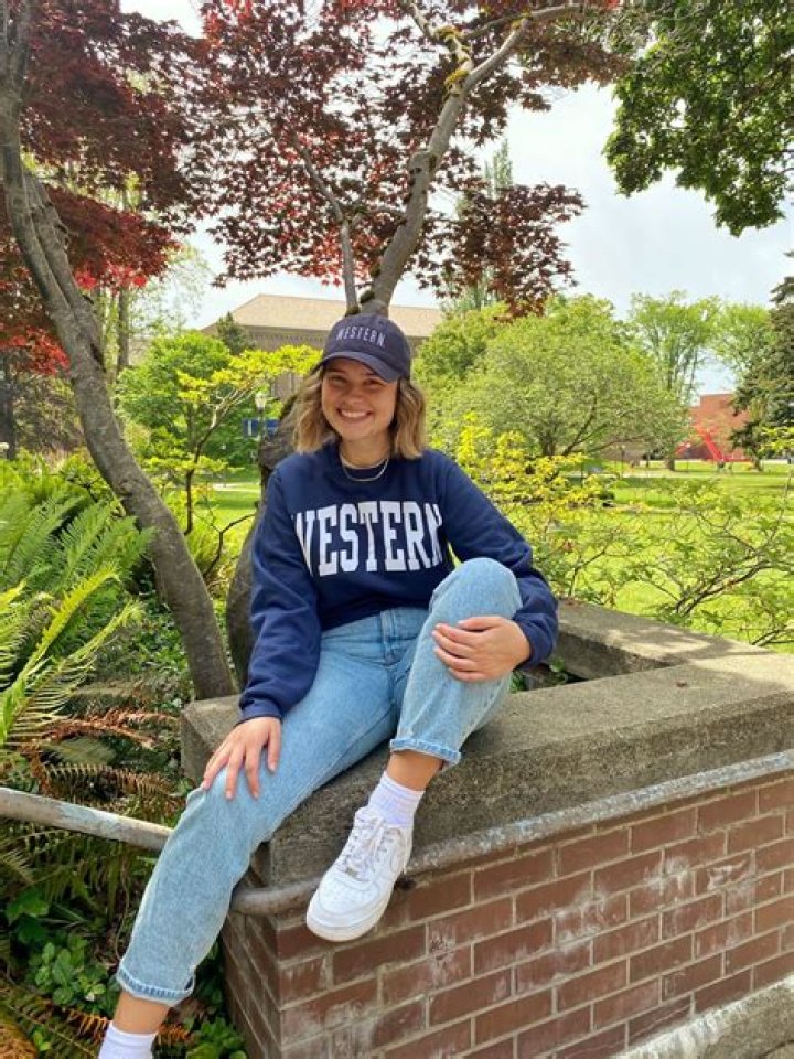 Isabella Arnett: The Rising Star in the Entertainment Industry