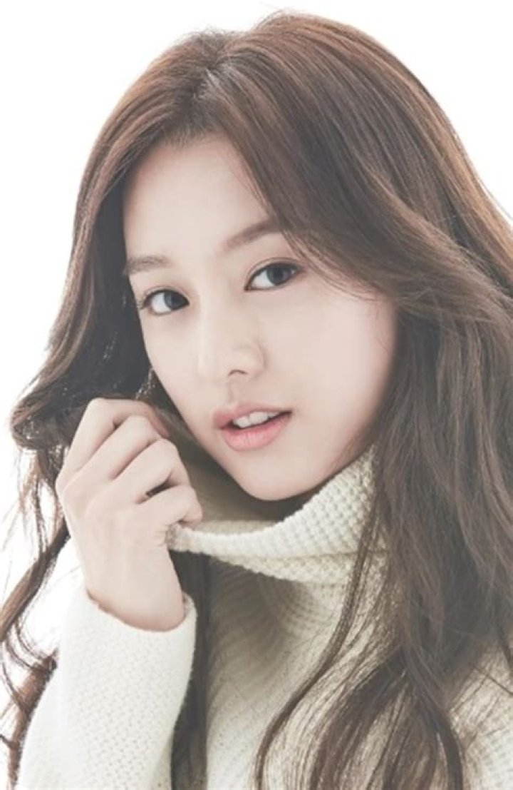 Kim Ji Won: A Rising Star in K-Drama and K-Pop Culture