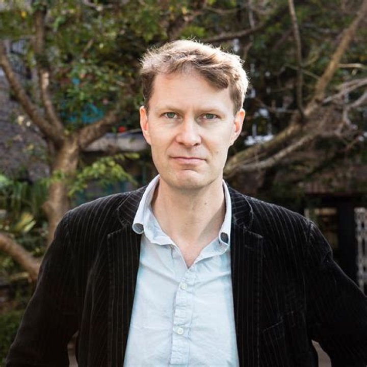Luke Harding: The Life and Career of a Renowned Investigative Journalist