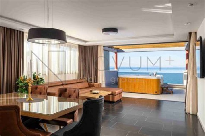 Luxurious Penthouse Mia: The Ultimate Guide to Opulent Living