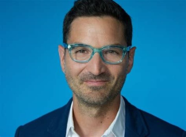 Manu Raju Salary: Unveiling the Earnings of CNN's Renowned Political Correspondent