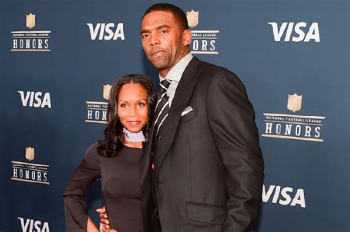Randy Moss Wife: A Comprehensive Look into the Life of the NFL Legend's Better Half