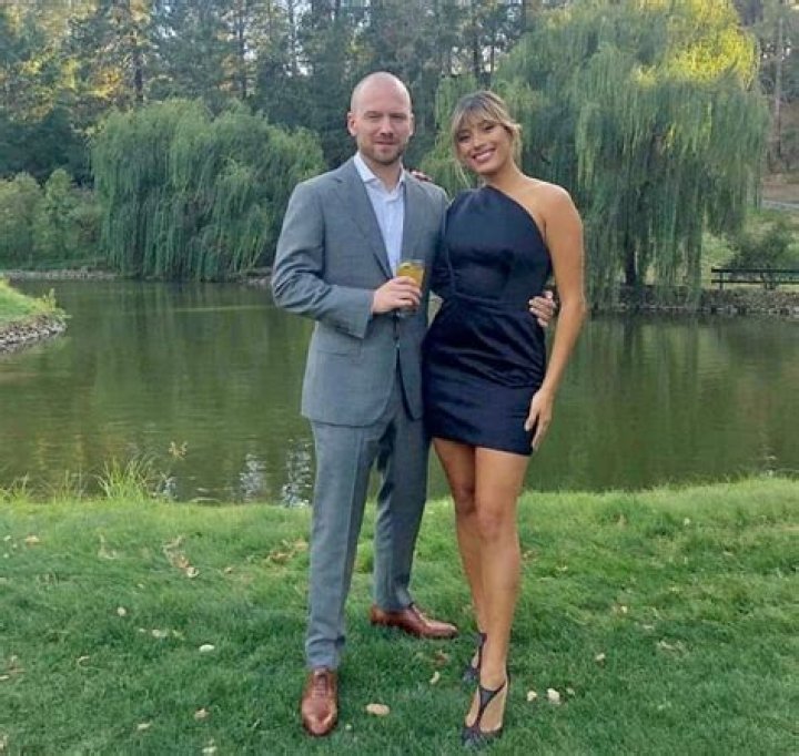 Exploring Sean Evans Height: The Man Behind Hot Ones