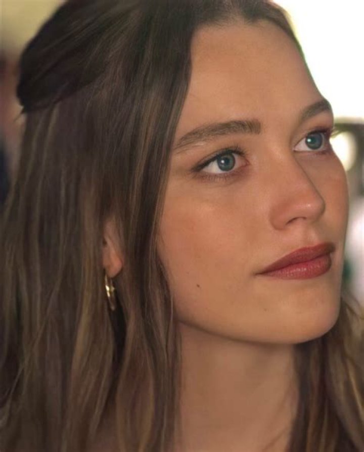 Victoria Pedretti: A Rising Star in Hollywood