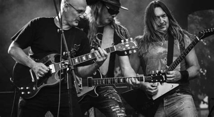 What is Rock Music: A Comprehensive Guide to the Genre