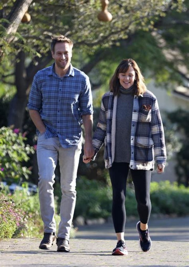 Exploring the Love Life of Jennifer Garner: Who Is Jennifer Garner Dating?